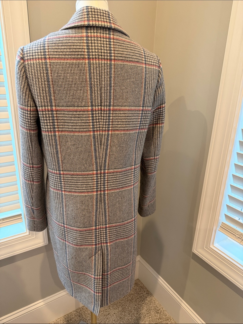 Sézane Johnson coat US 4 - Double-Breasted Plaid Coat - Gray with Pink Accents - Picture 8 of 13